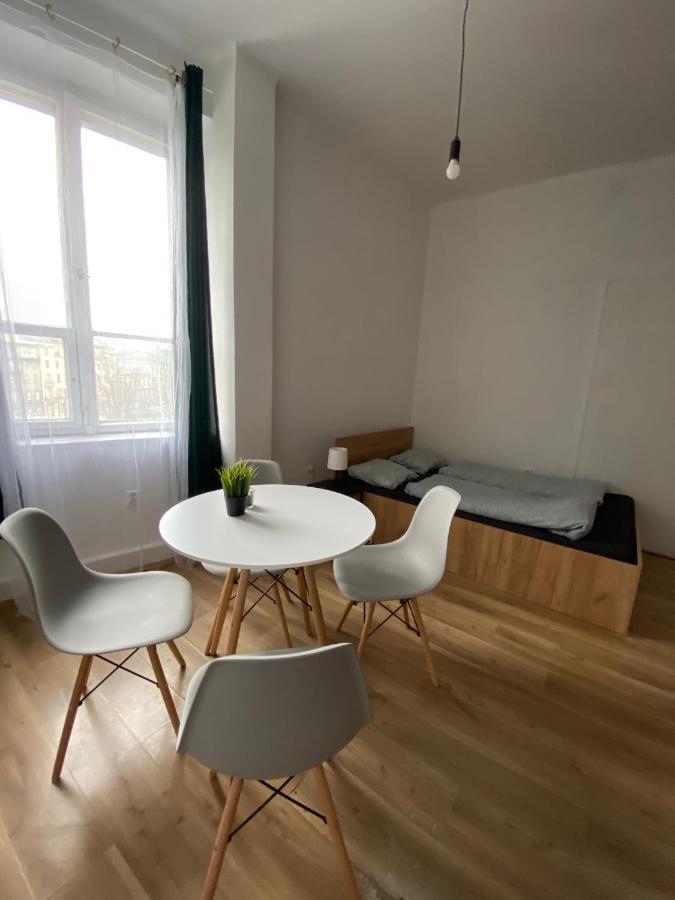 Cozy And Cheap Room In Old Town Krasków Rom bilde